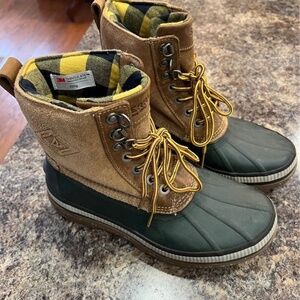 Like New Sperry Boots Men’s size 7 1/2 and Women’s 9